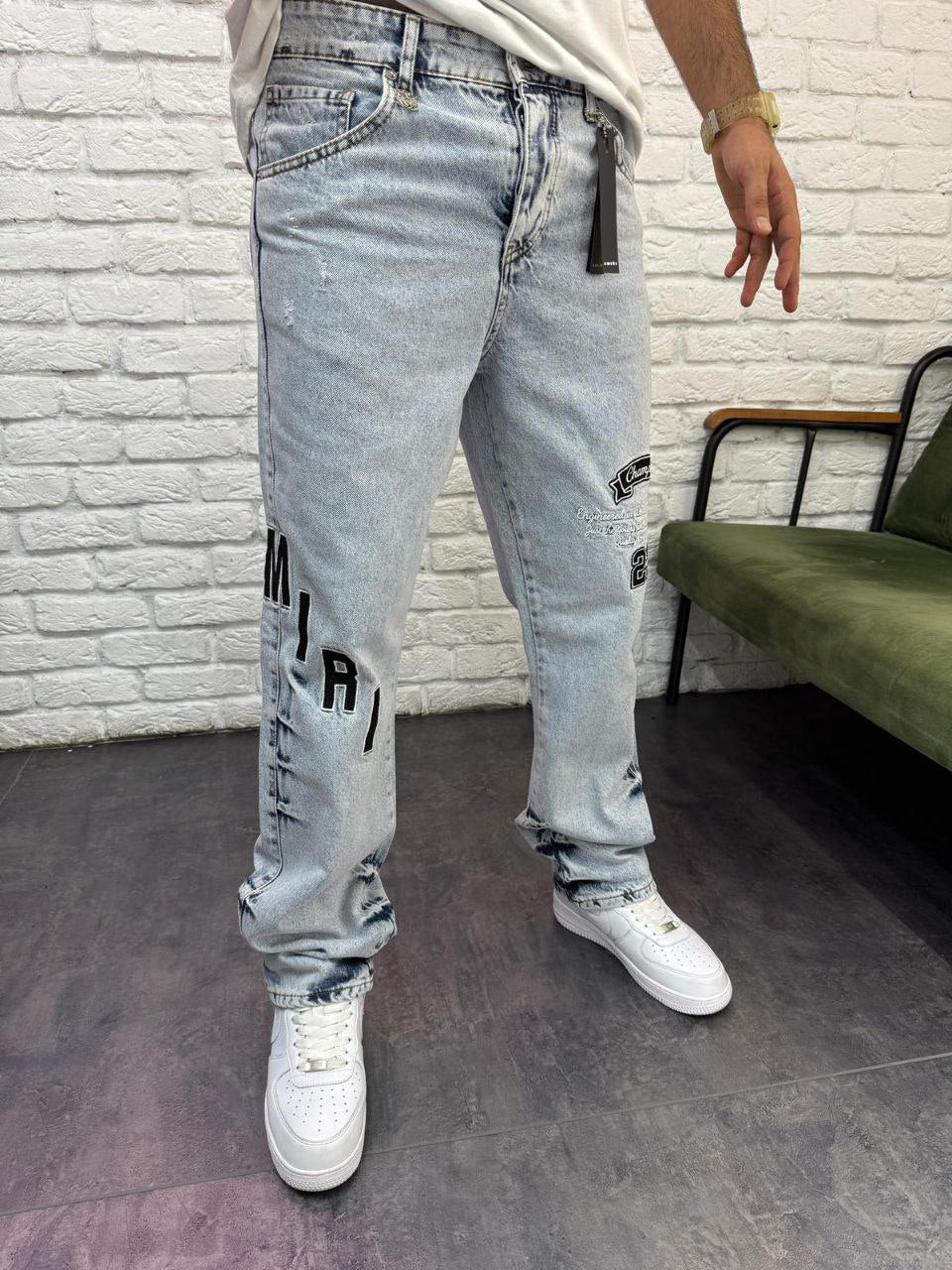 Baggy Jeans – Available in Black & Blue