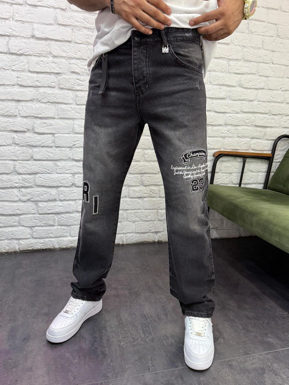 Baggy Jeans – Available in Black & Blue